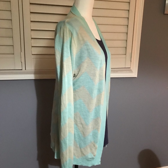 Gorgeous mint green and tan sweater size L - Picture 3 of 5